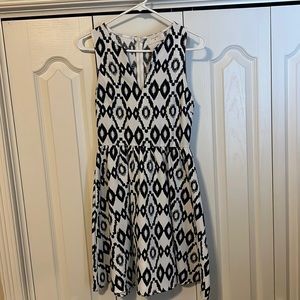 Everly Black/White Dress with V Cutout on Front and Zipper back - Size Small